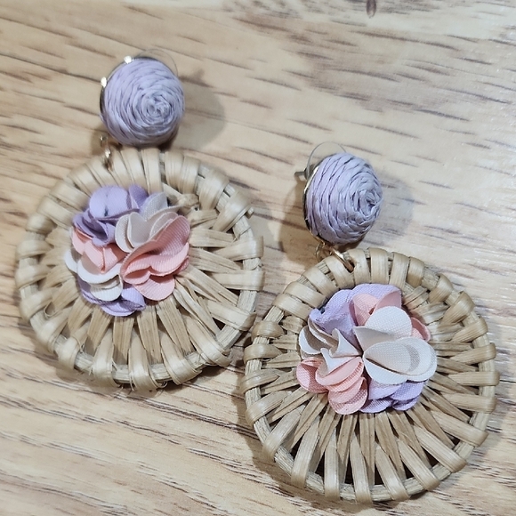 Bohemian Woven Earrings with Pastel Flowers Hand Crafted - Picture 1 of 2